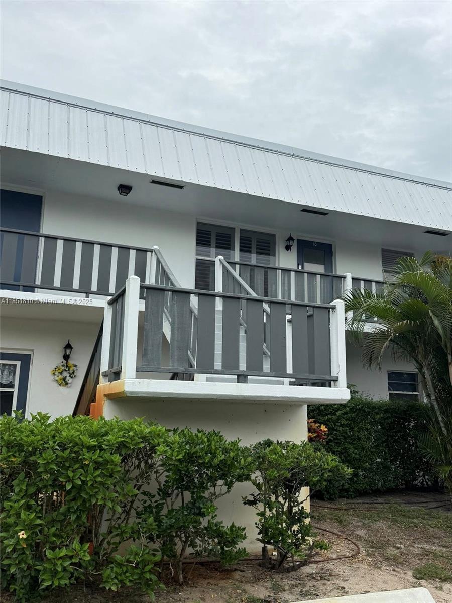 2929 Southeast Ocean Boulevard, Unit 14310 Stuart, FL 34996 - Photo 12 of 73 front view of a house with a small yard