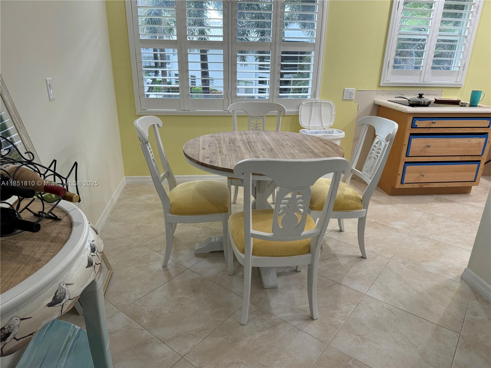 2929 Southeast Ocean Boulevard, Unit 14310 Stuart, FL 34996 - Photo 4 of 73 a dining room with furniture and windows