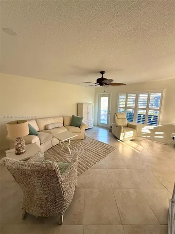 $199,800 | 2929 Southeast Ocean Boulevard, Unit 14310, Stuart, FL 34996
