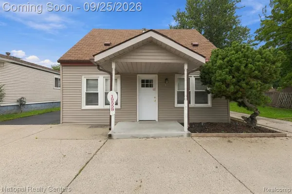 $199,900 | 19559 East 14 Mile Road, Clinton Township, MI 48035