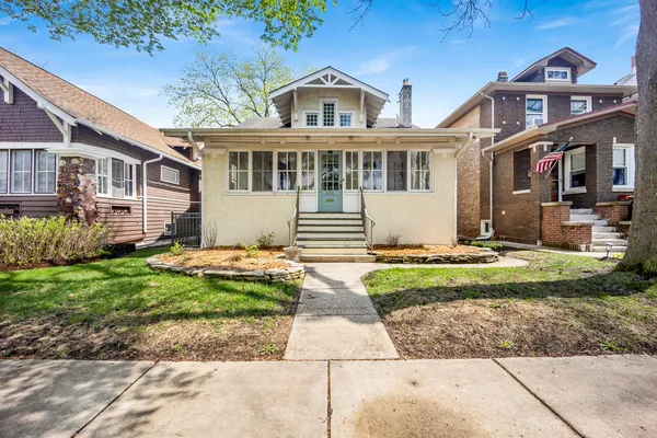 $4,250 | 636 South Euclid Avenue, Oak Park, IL 60304