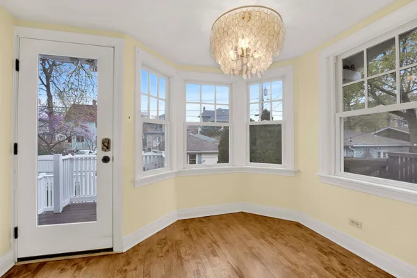 $4,250 | 636 South Euclid Avenue, Oak Park, IL 60304