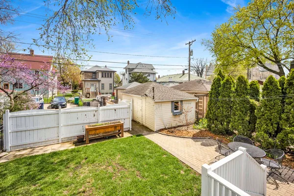 $4,250 | 636 South Euclid Avenue, Oak Park, IL 60304