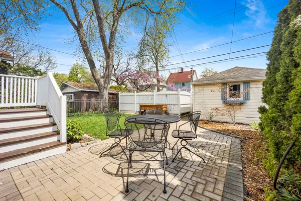 $4,250 | 636 South Euclid Avenue, Oak Park, IL 60304