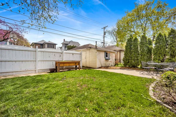 $4,250 | 636 South Euclid Avenue, Oak Park, IL 60304