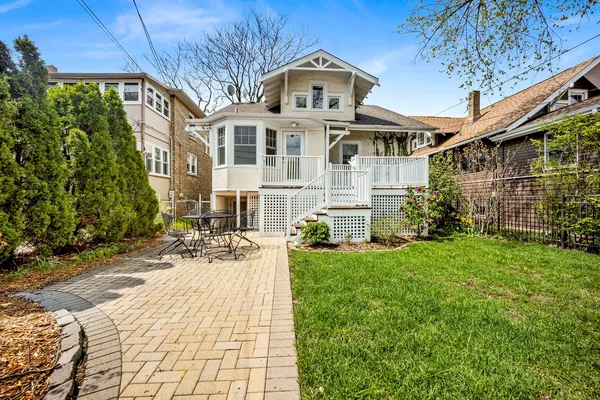 $4,250 | 636 South Euclid Avenue, Oak Park, IL 60304
