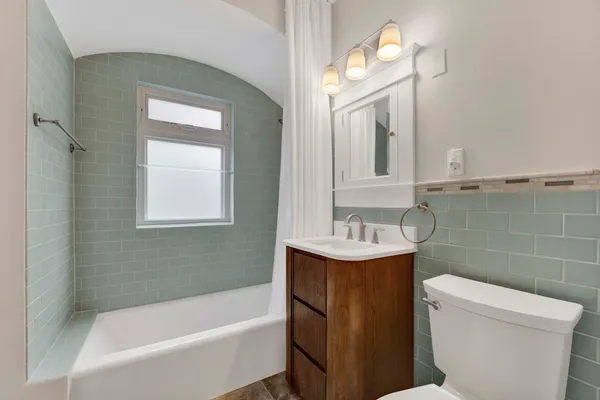 $4,250 | 636 South Euclid Avenue, Oak Park, IL 60304