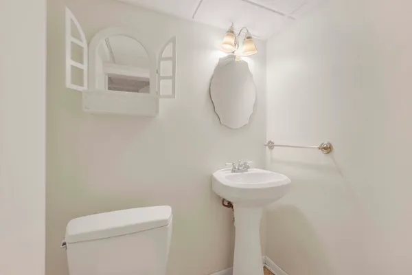 $4,250 | 636 South Euclid Avenue, Oak Park, IL 60304