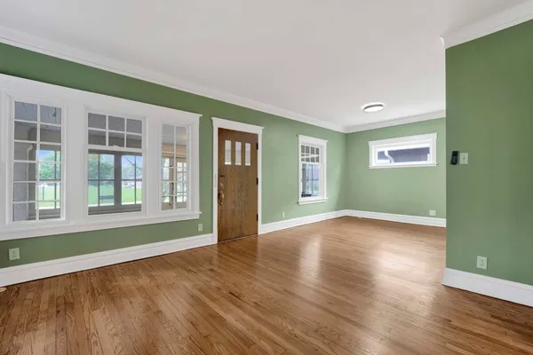 $4,250 | 636 South Euclid Avenue, Oak Park, IL 60304