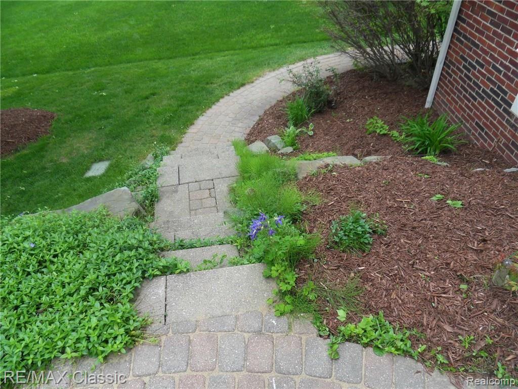 903 Rambling Drive Rochester, MI 48307 - Photo 10 of 22 SDC11916.JPG