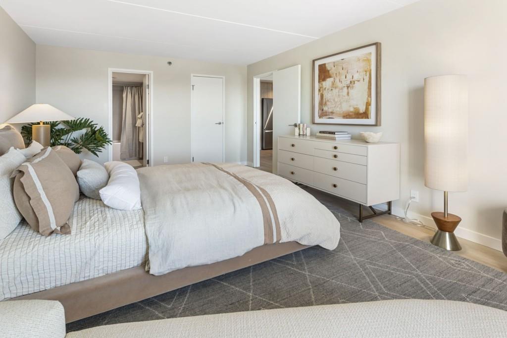 2460 Peachtree Road Northeast, Unit 514 Atlanta, GA 30305 - Photo 24 of 36 a bedroom with a bed and a chair