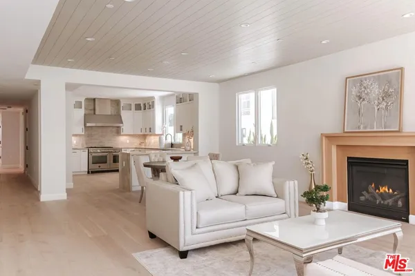 $2,595,000 | 10725 Ashton Avenue, Unit 101, Los Angeles, CA 90024
