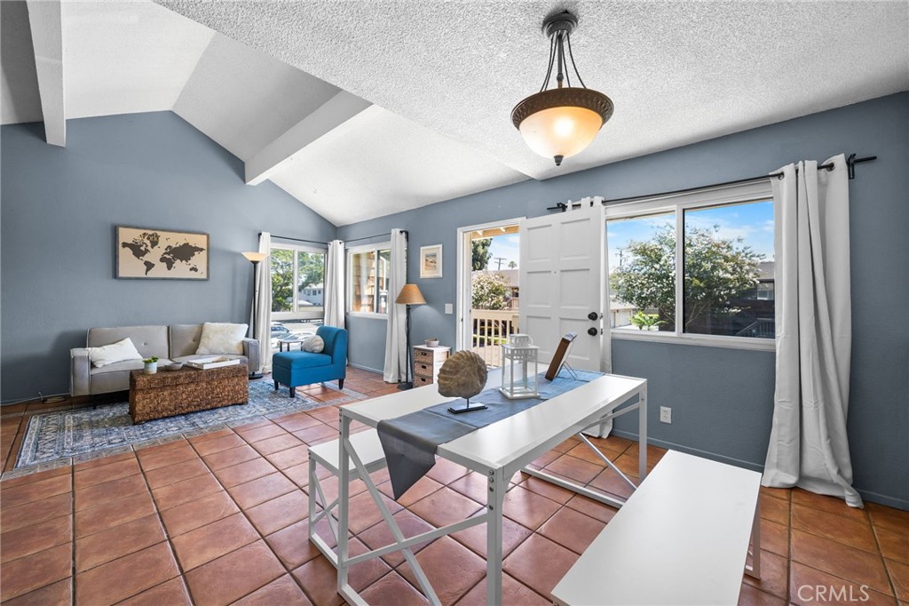 931 South Sutter Creek Road Anaheim, CA 92804 - Photo 10 of 36