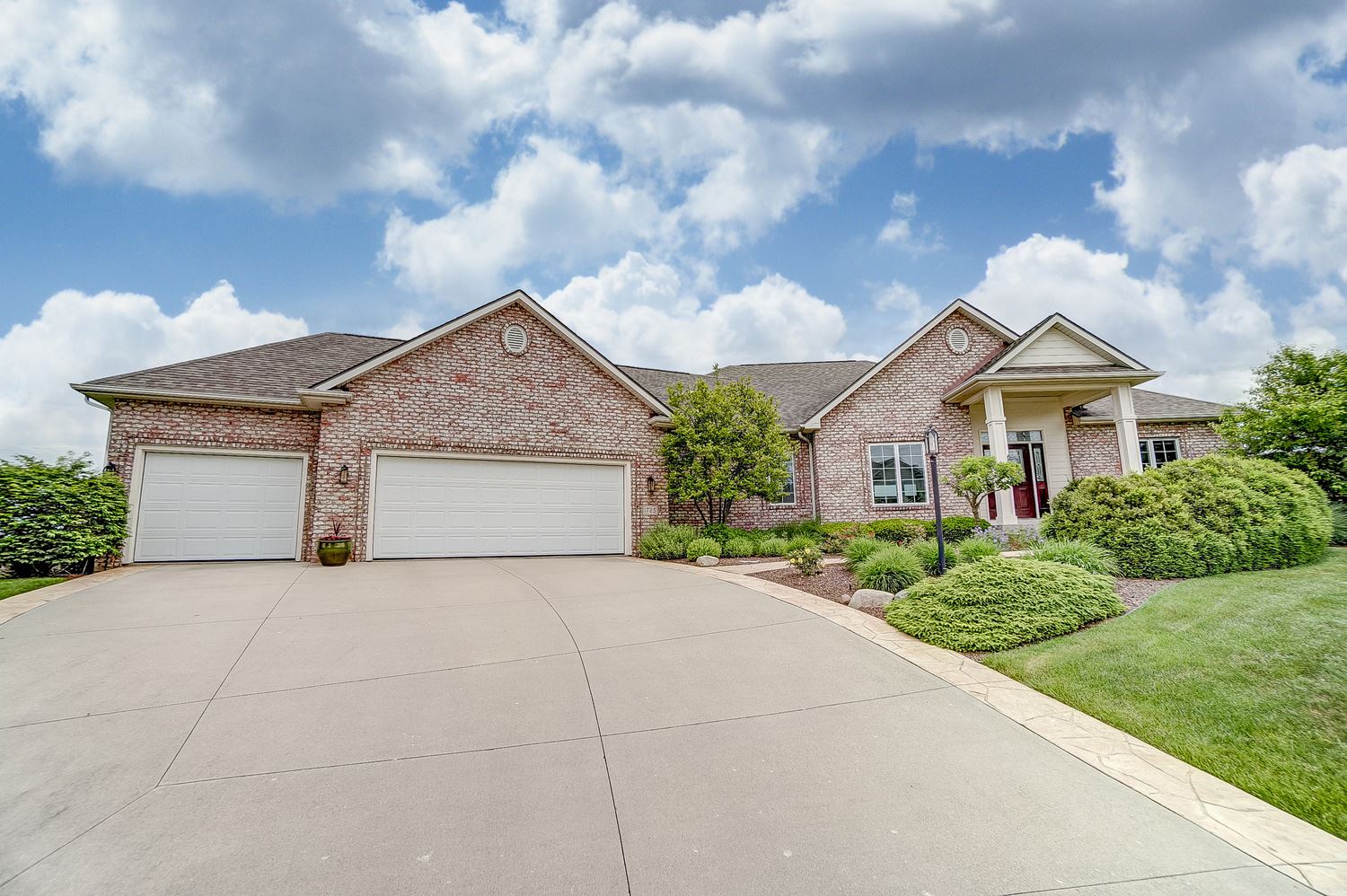 1725 Calais Road Fort Wayne, IN 46814 - Photo 1 of 36 Gallery Image 1