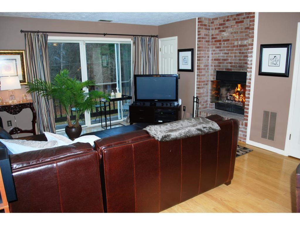 131 Middlesex Road, Unit 131 Merrimack, NH 03054 - Photo 4 of 17