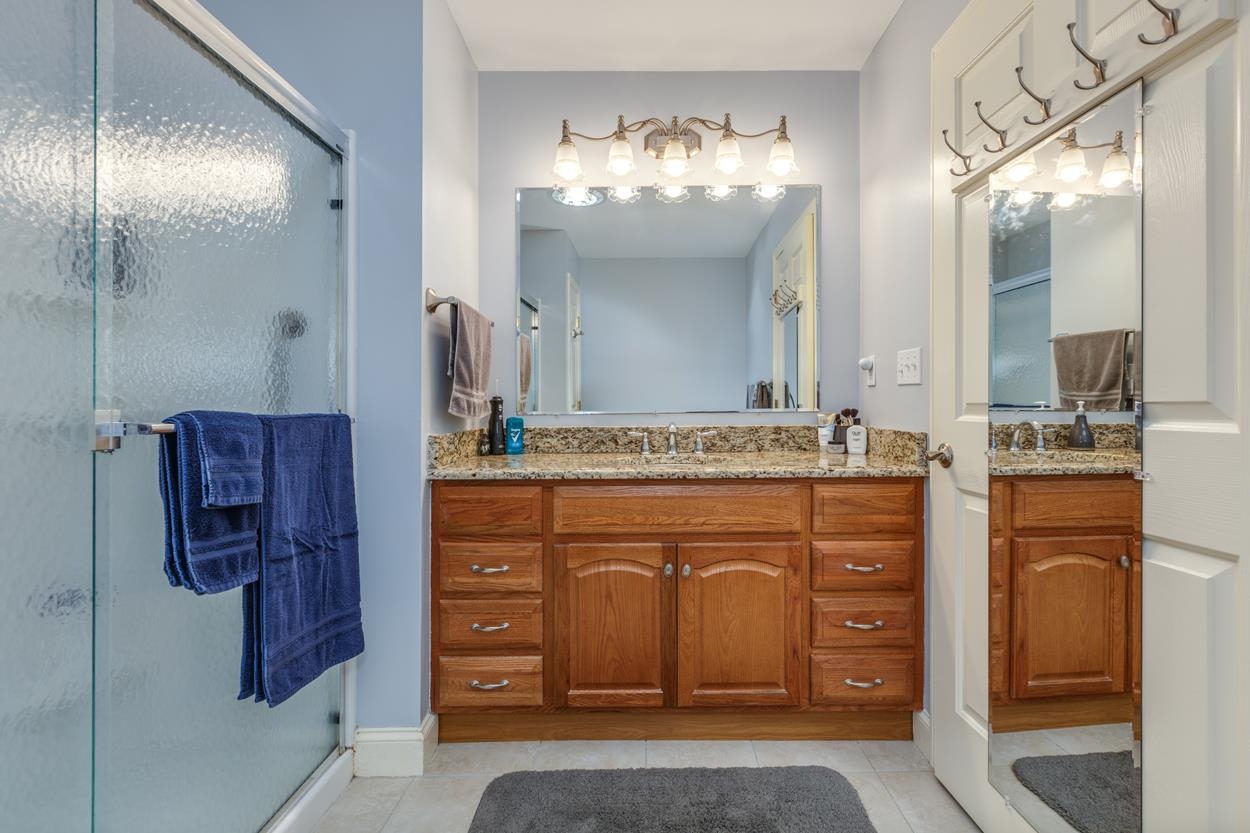 9 Arbor Circle Litchfield, NH 03052 - Photo 15 of 40