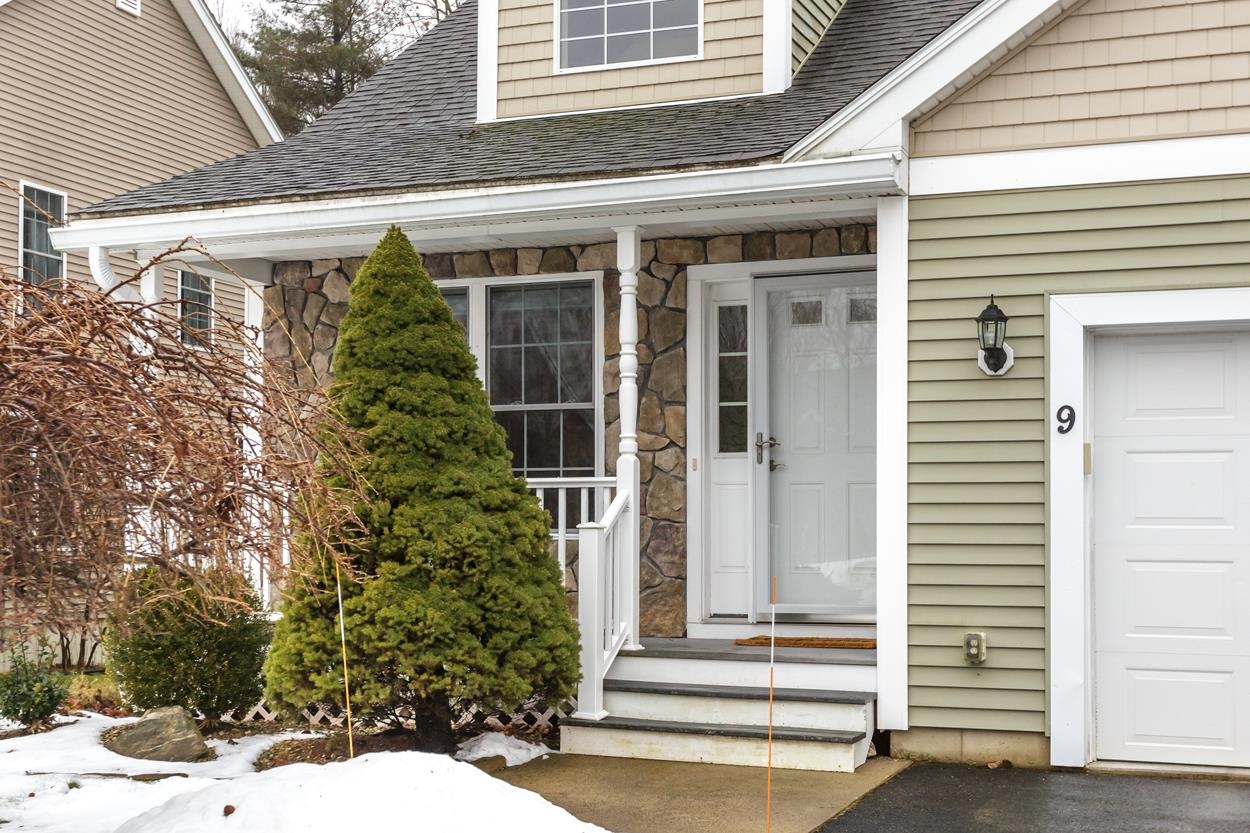 9 Arbor Circle Litchfield, NH 03052 - Photo 2 of 40