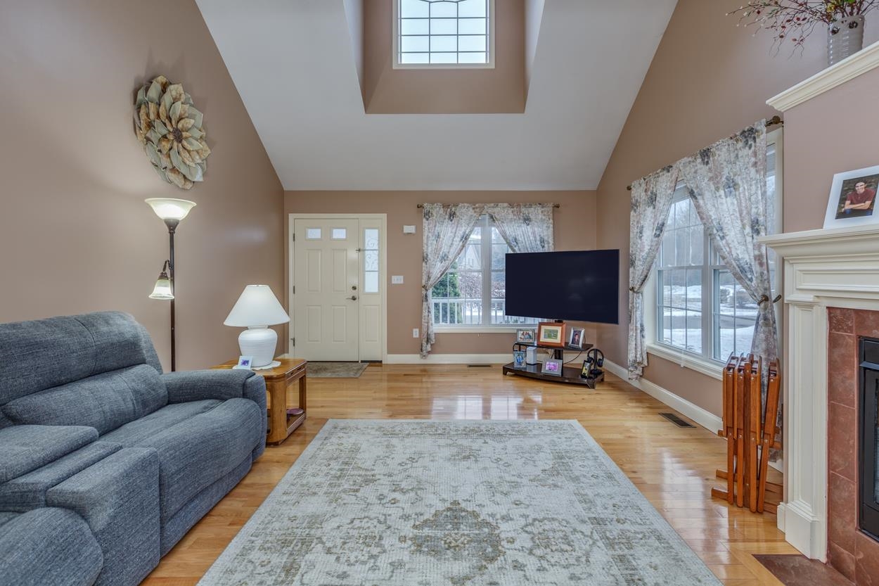 9 Arbor Circle Litchfield, NH 03052 - Photo 36 of 40