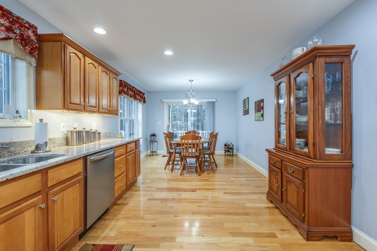 9 Arbor Circle Litchfield, NH 03052 - Photo 6 of 40