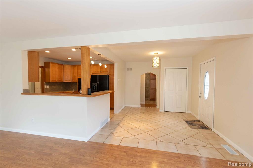5140 Eastview Road Clarkston, MI 48346 - Photo 3 of 53 Gallery Image 3