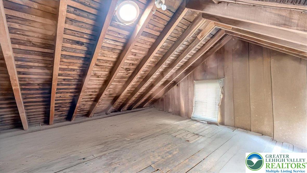 12 Chestnut Avenue Jim Thorpe, PA 18229 - Photo 25 of 38 a view of an empty room