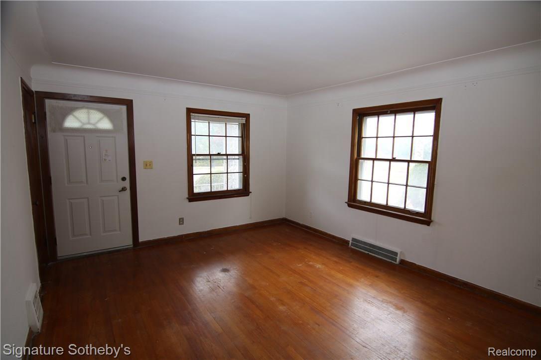 471 Kerby Road Grosse Pointe, MI 48236 - Photo 3 of 18 IMG_3454.jpg