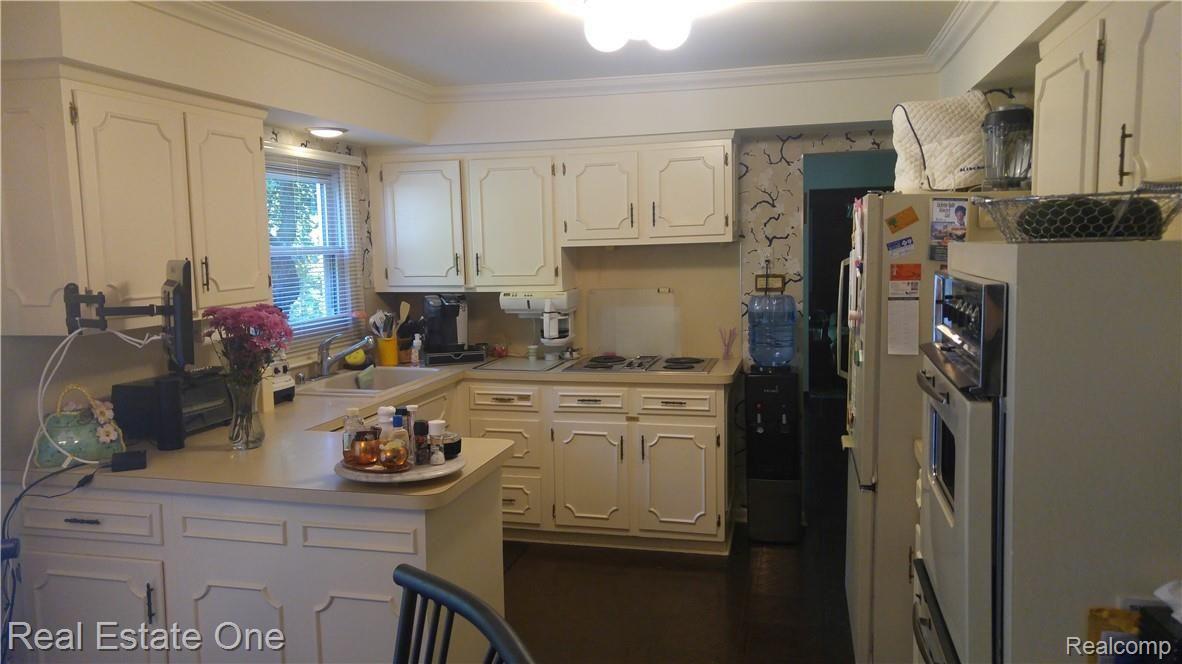 7230 Riverstone Road West Bloomfield, MI 48322 - Photo 8 of 15 Kitchen 2.jpg