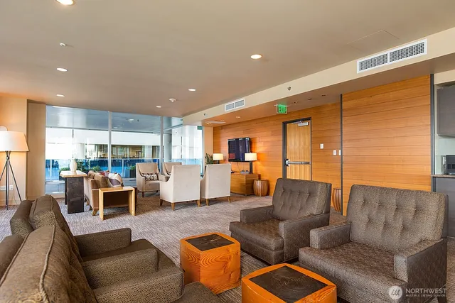 $665,000 | 737 Olive Way, Unit 2706, Seattle, WA 98101