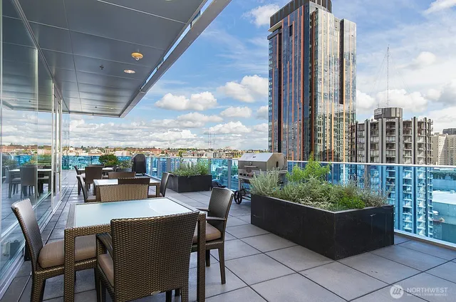 $665,000 | 737 Olive Way, Unit 2706, Seattle, WA 98101