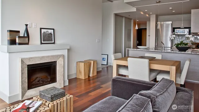 $665,000 | 737 Olive Way, Unit 2706, Seattle, WA 98101