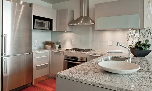 $665,000 | 737 Olive Way, Unit 2706, Seattle, WA 98101