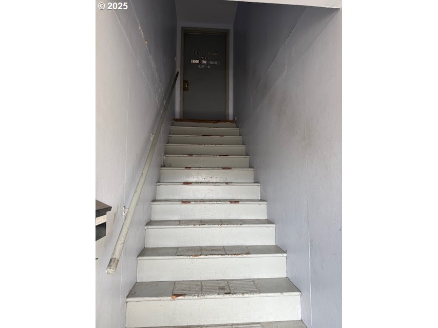 8325 Southeast Division Street Portland, OR 97216 - Photo 20 of 44