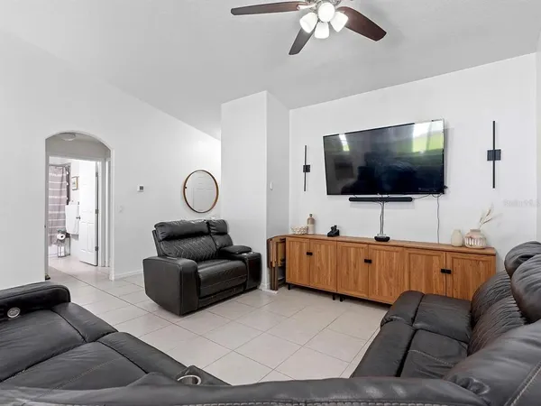 $1,800 | 84 Buttonworth Drive, Palm Coast, FL 32137