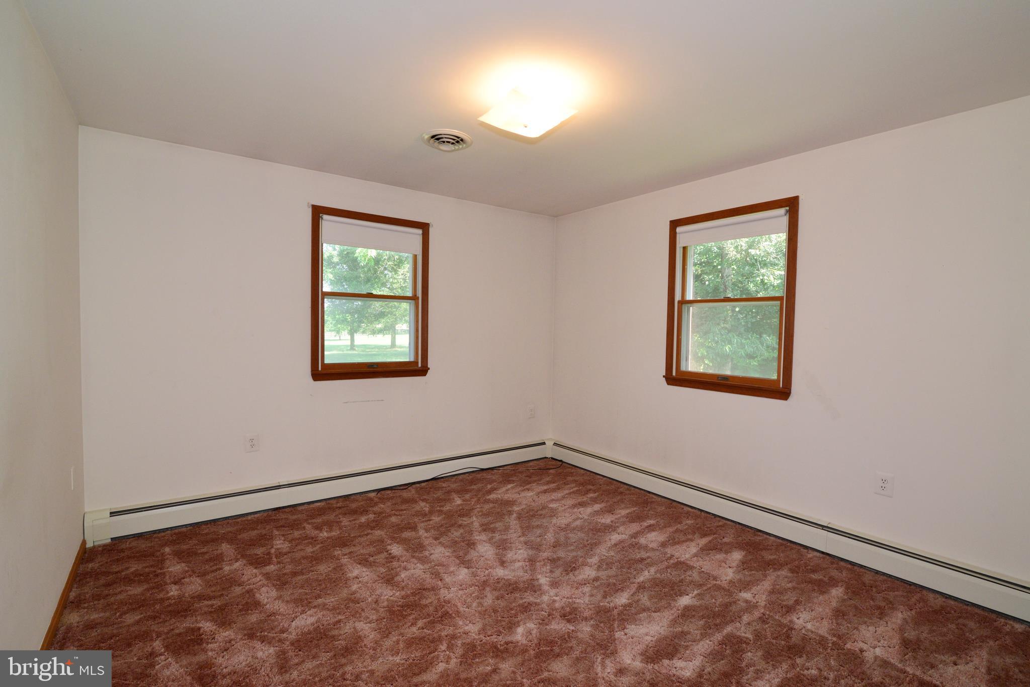43157 Lucketts Road Leesburg, VA 20176 - Photo 19 of 56 2nd spacious bedroom