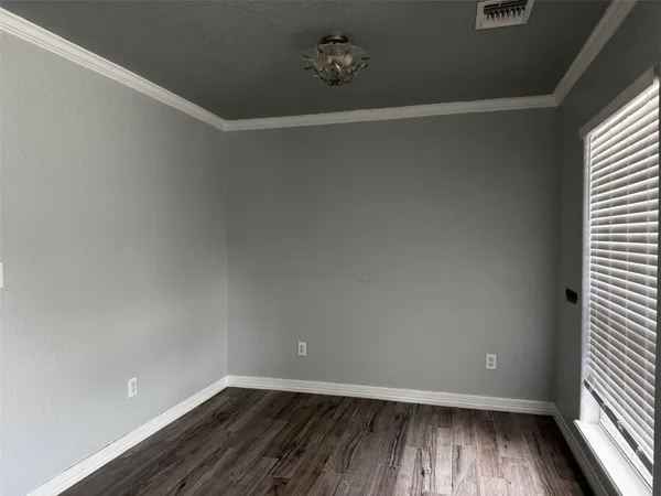 $2,100 | 430 Center Way, Lake Jackson, TX 77566