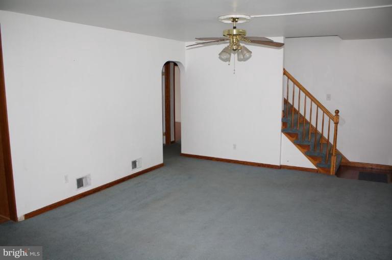 7526 Harmans Road Harmans, MD 21077 - Photo 5 of 13 Living Room