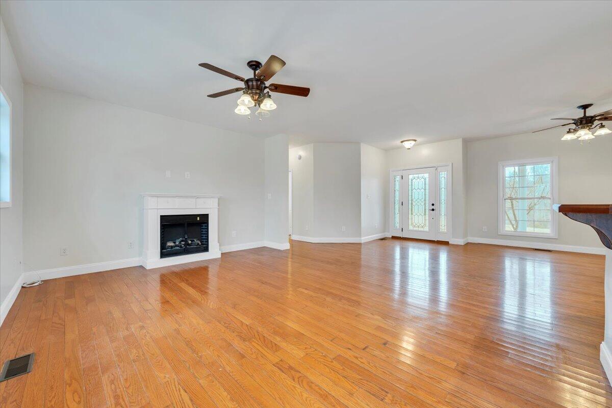 4716 Meadors Spur Road Moneta, VA 24121 - Photo 11 of 51 11-MIB09215