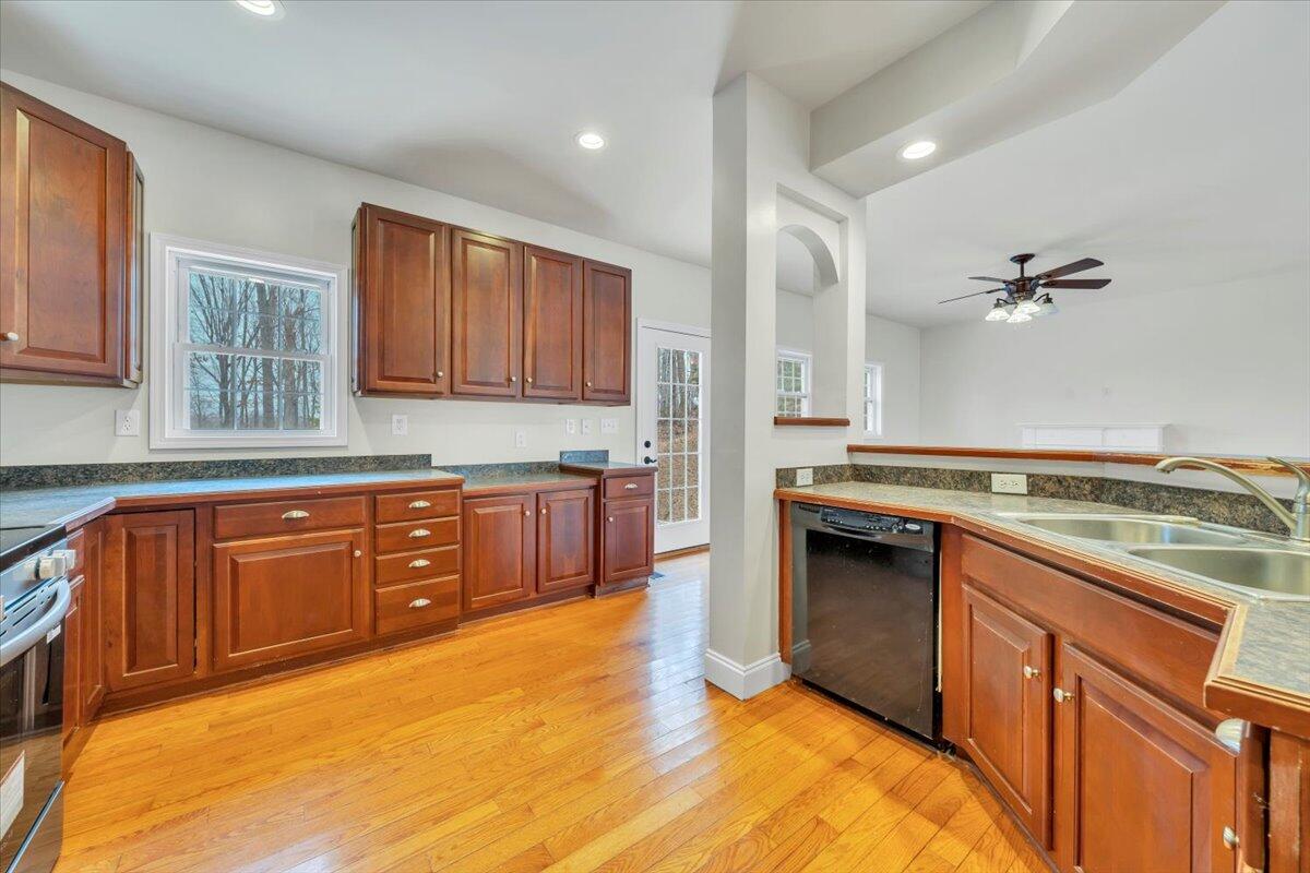 4716 Meadors Spur Road Moneta, VA 24121 - Photo 19 of 51 19-MIB09242