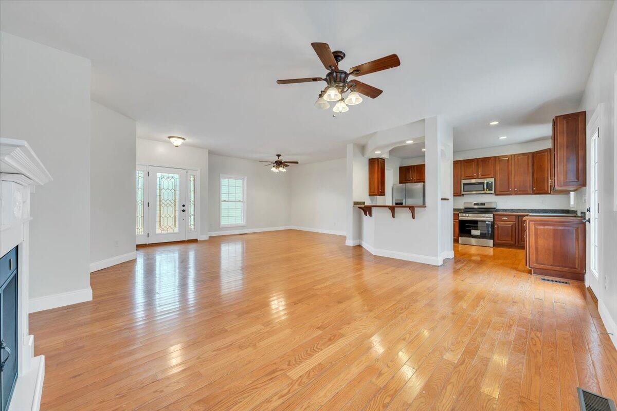 4716 Meadors Spur Road Moneta, VA 24121 - Photo 10 of 51 10-MIB09218