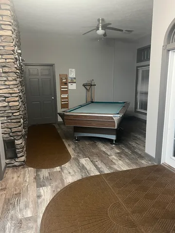 a view of a house with backyard