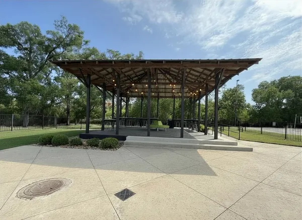 a view of street with a yard