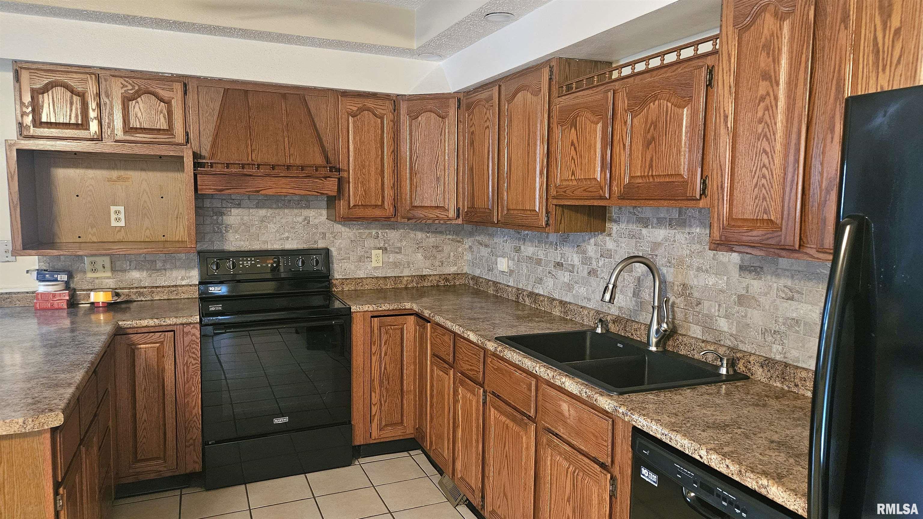 517 Baxter Court Canton, IL 61520 - Photo 13 of 39