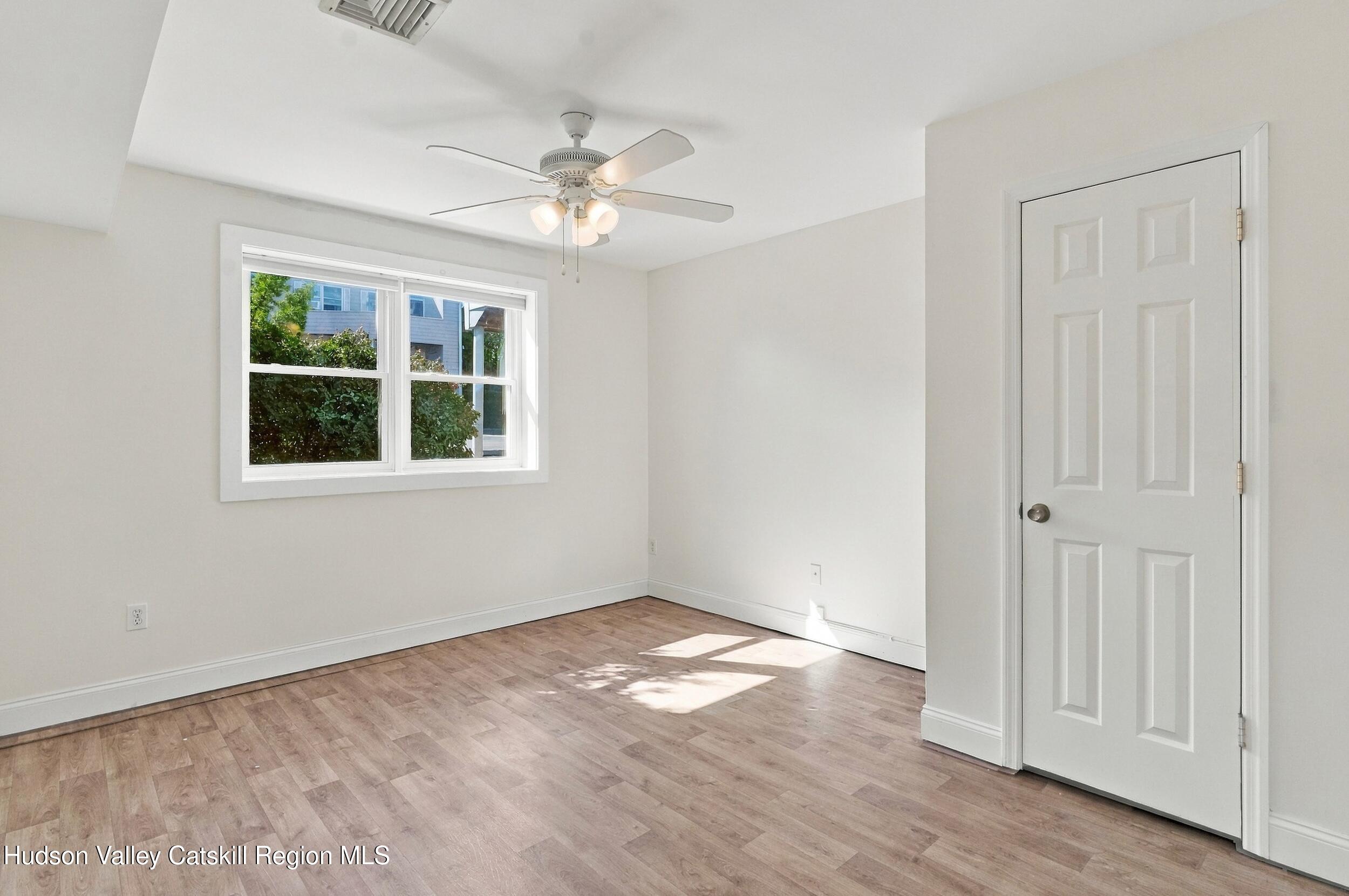 216 W Road, Unit 61 Pleasant Valley, NY 12569 - Photo 5 of 30 35_dsc06111