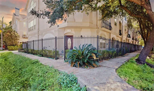 $3,200 | 328 Malone Street, Houston, TX 77007