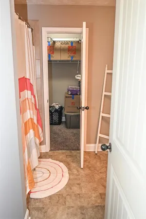 a view of utility room