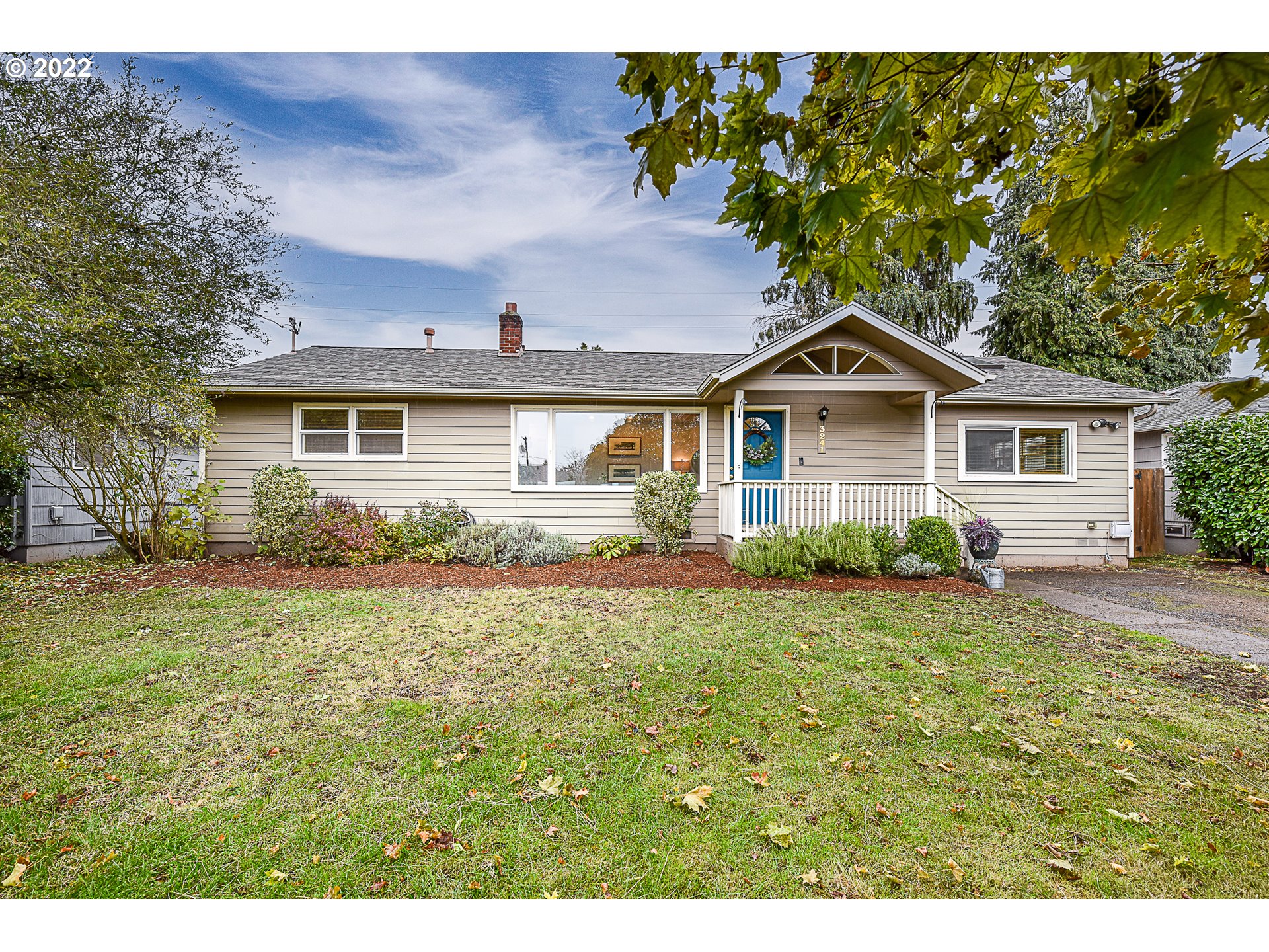 3241 Pheasant Boulevard Springfield, OR 97477 - Photo 1 of 28 a front view of a house with garden