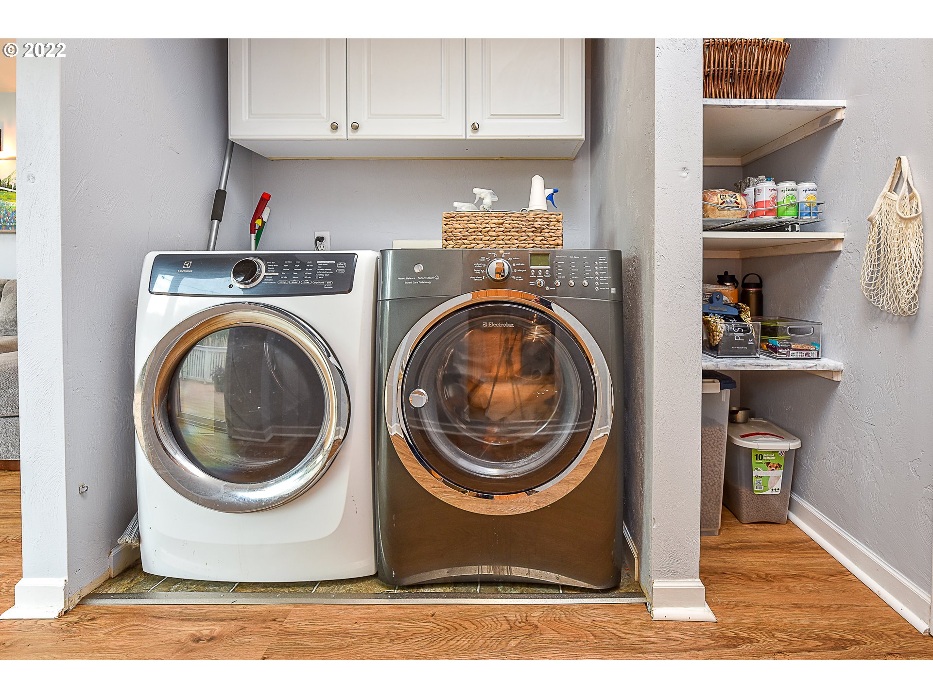 3241 Pheasant Boulevard Springfield, OR 97477 - Photo 28 of 28 a utility room with dryer and washer