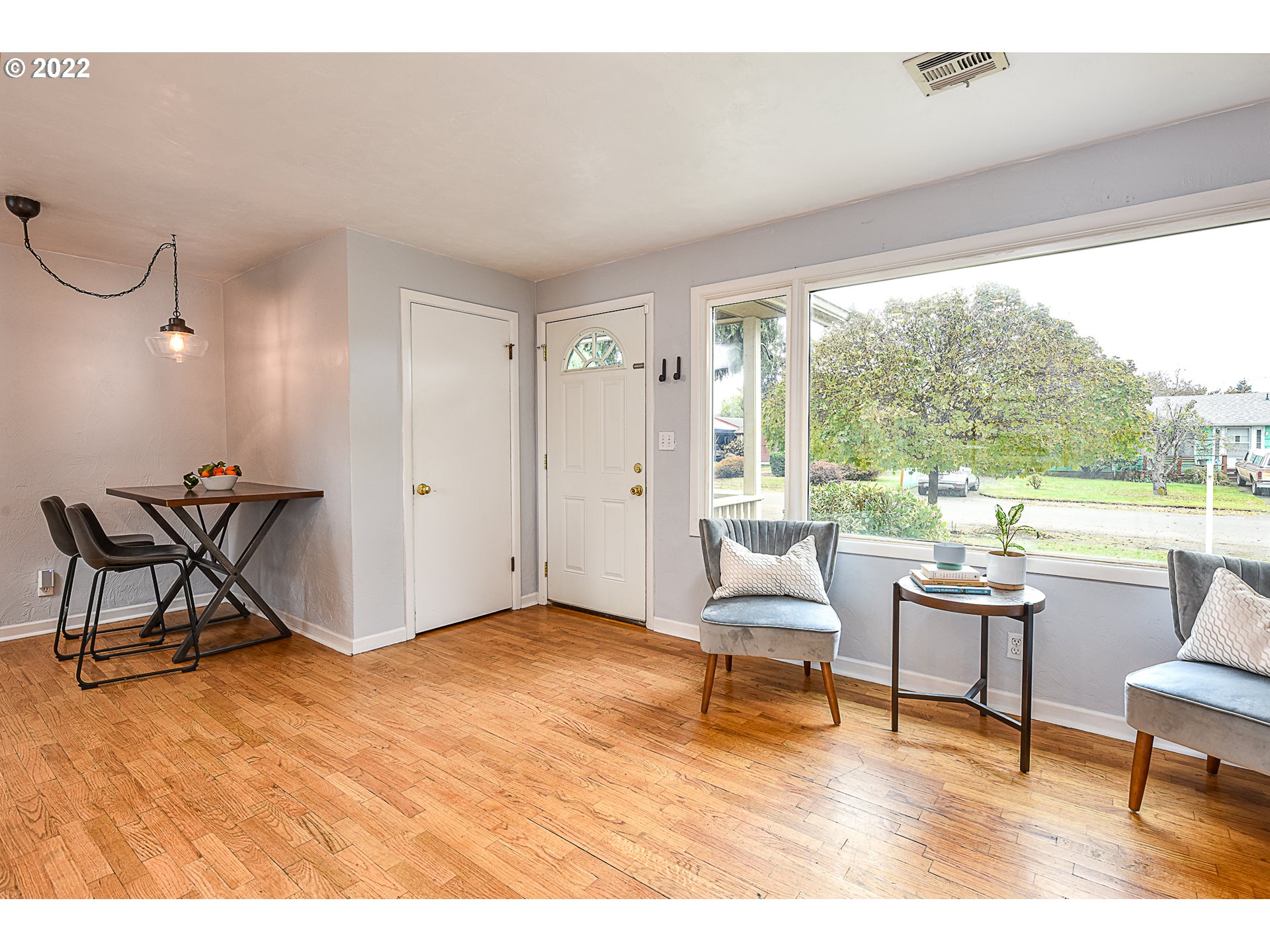 3241 Pheasant Boulevard Springfield, OR 97477 - Photo 7 of 28 a living room with furniture and a large window