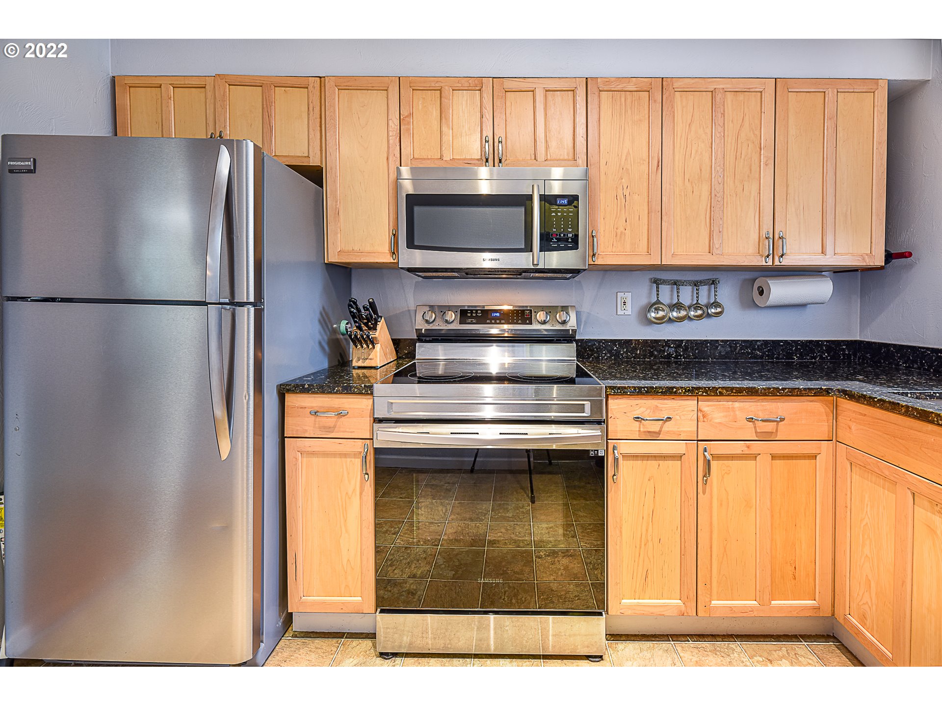 3241 Pheasant Boulevard Springfield, OR 97477 - Photo 10 of 28 a kitchen with stainless steel appliances granite countertop a refrigerator stove and microwave