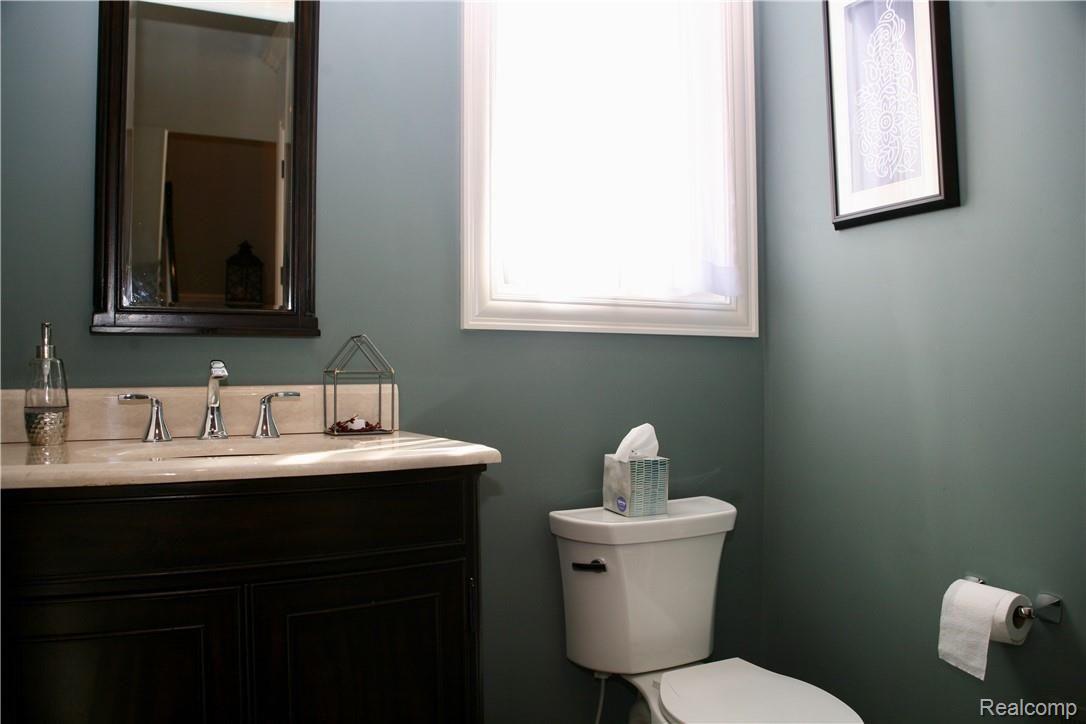 3567 Strathcona Drive Rochester, MI 48309 - Photo 22 of 42 fullsizeoutput_b1b.jpeg